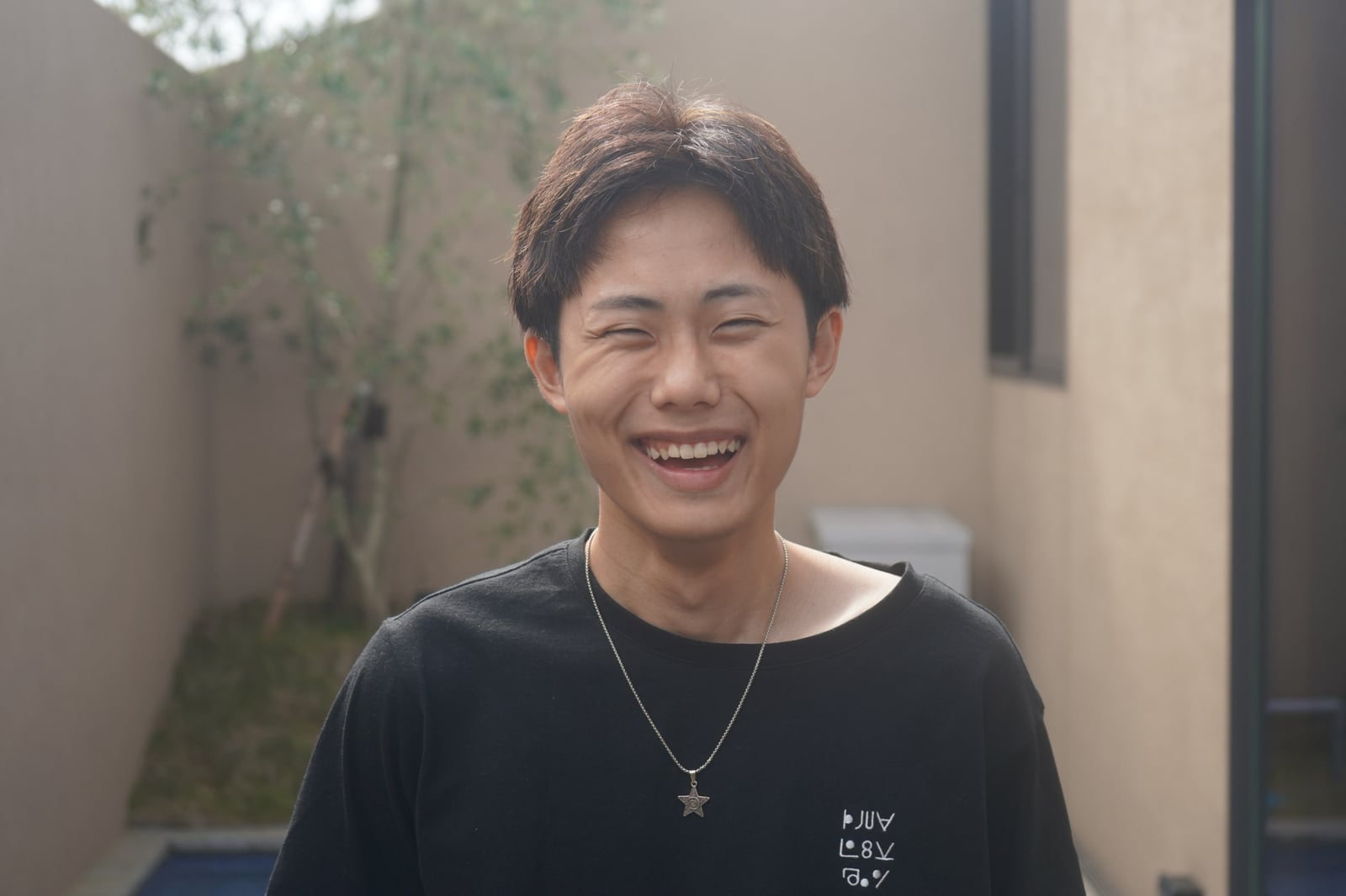 中野 志音